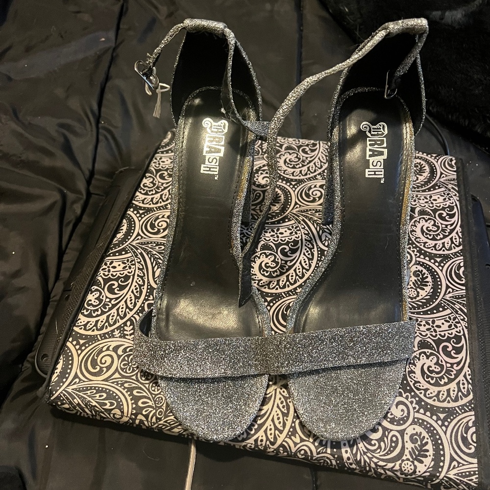 Silver chunk heel shoe